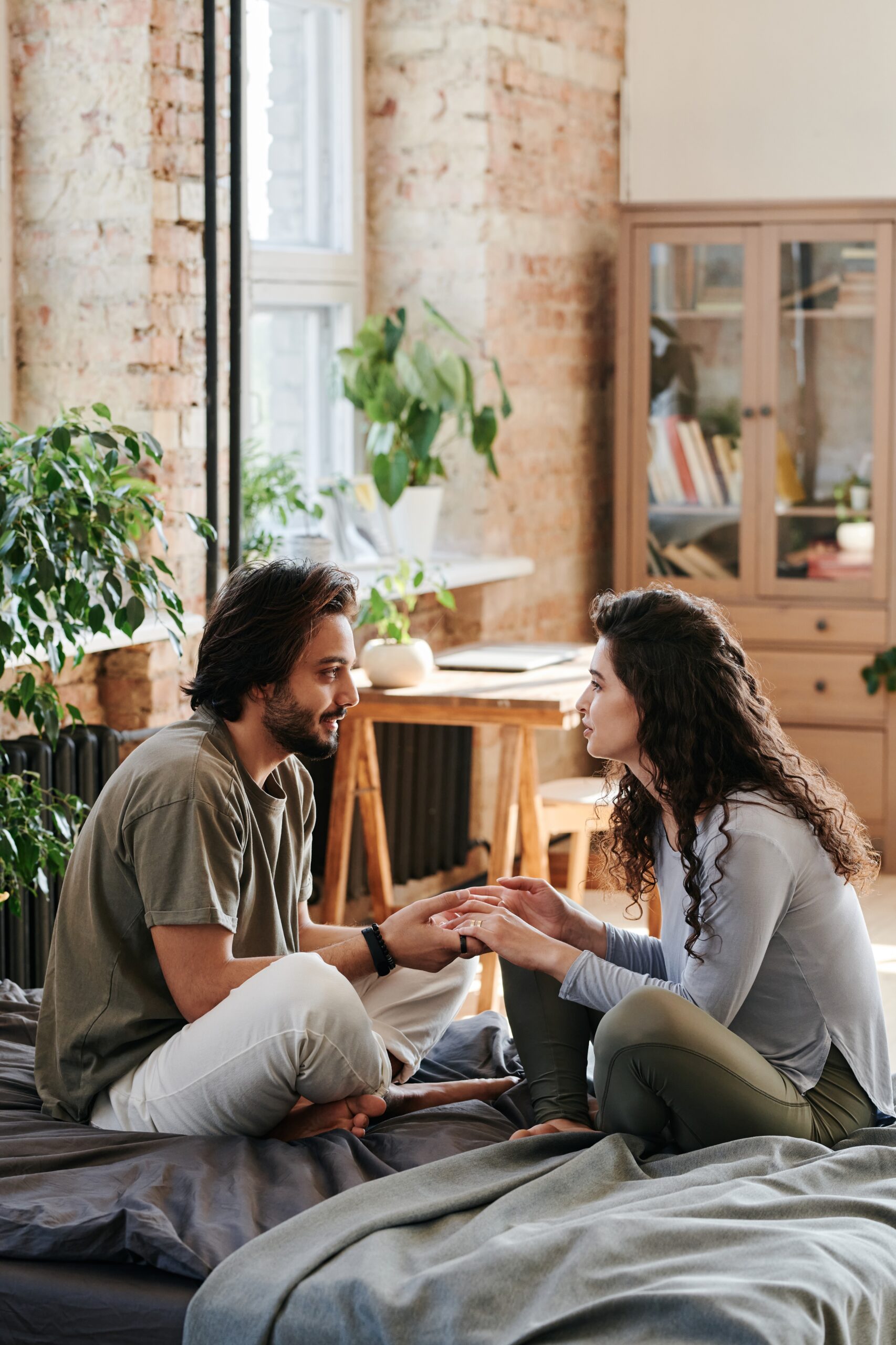 man explaining to woman in a therapy session